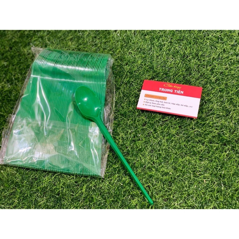 Muỗng loai ly 700ml 50cái đủ màu | BigBuy360 - bigbuy360.vn