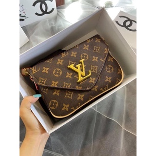 Túi đeo chéo họa tiết lv