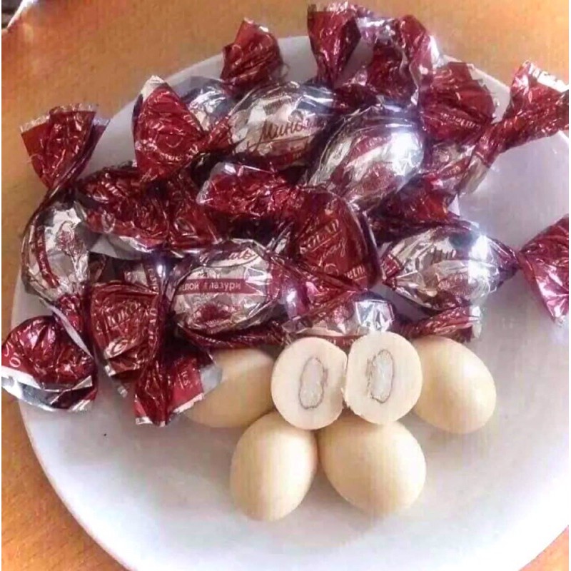 Chocolate trắng hạnh nhân Nga
