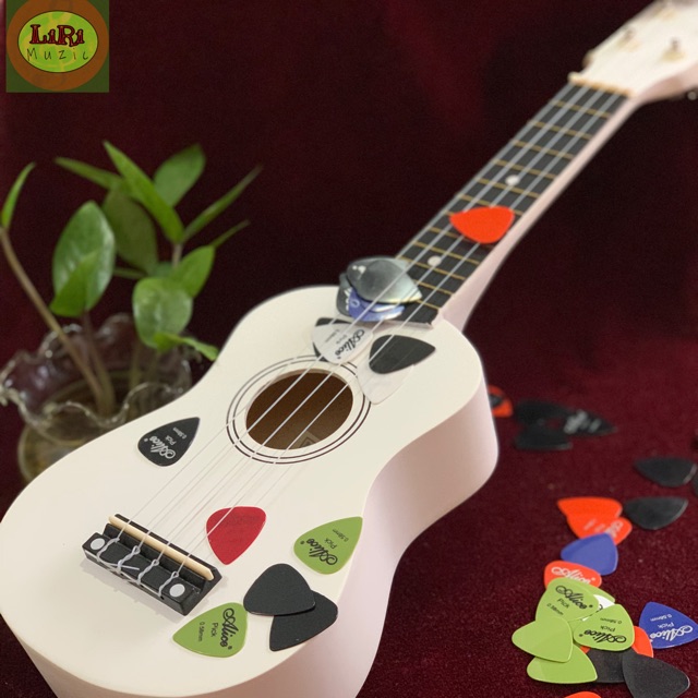 Ukulele soprano size 21 màu trắng hồng full phụ kiện