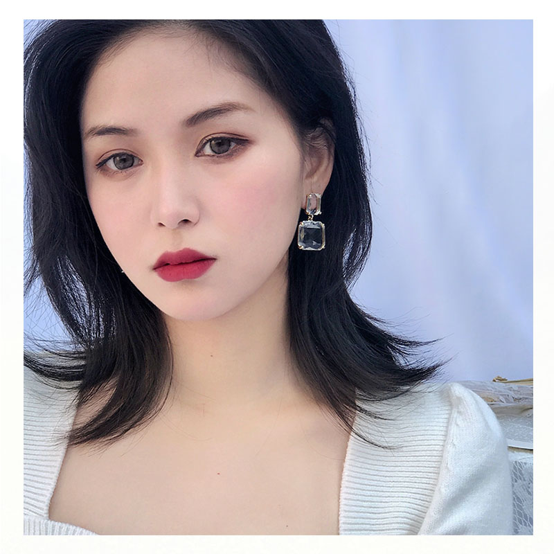 Khuyên Tai Nữ Trang Dáng Dài Tạo Hình Độc Đáo