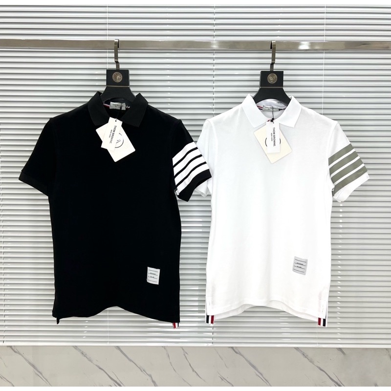 Áo Polo Thom Cotton Dập 4 Sọc Tay Thêu Vạch Xẻ Tà