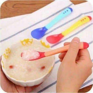 Thìa báo nóng cho bé