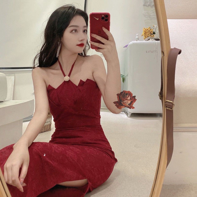 Đầm Hai Dây Dài Lưng Cao Họa Tiết Hoa Sen Đỏ Rượu Cổ Điển 2021