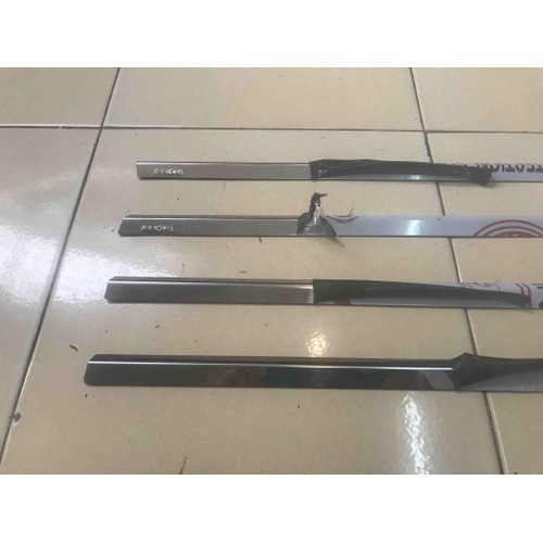 <DEAL HỦY DIỆT> Nẹp chân kính Innova 2007 tới 2015 - DH570 @
