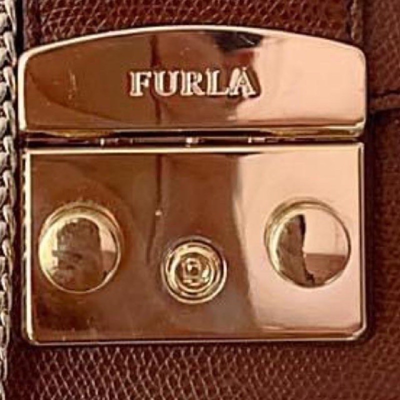 Miếng dán khoá túi Furla