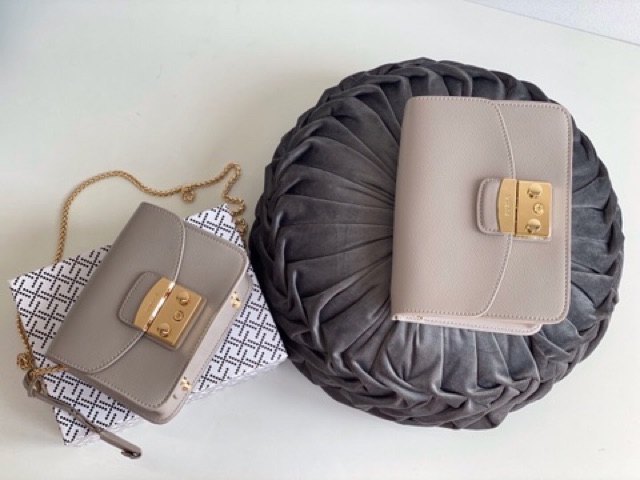 𝐓𝐮́𝐢 furl@ metropoli đeo chéo khoá vuông