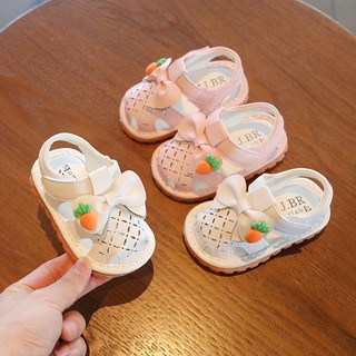 Dép tập đi giày tập đi bé gái bé trai hình Nơ Dâu đế mềm phát tiếng ngộ nghĩnh