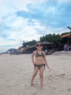 Bikini bé gái ( ảnh thật)