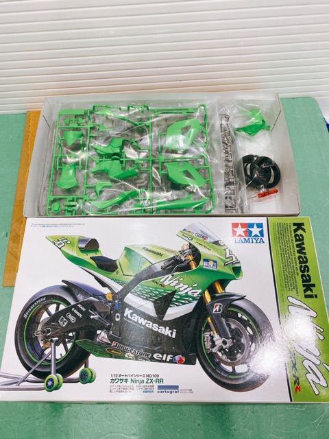 Tamiya Kawasaki ZX-RR kit chưa ráp