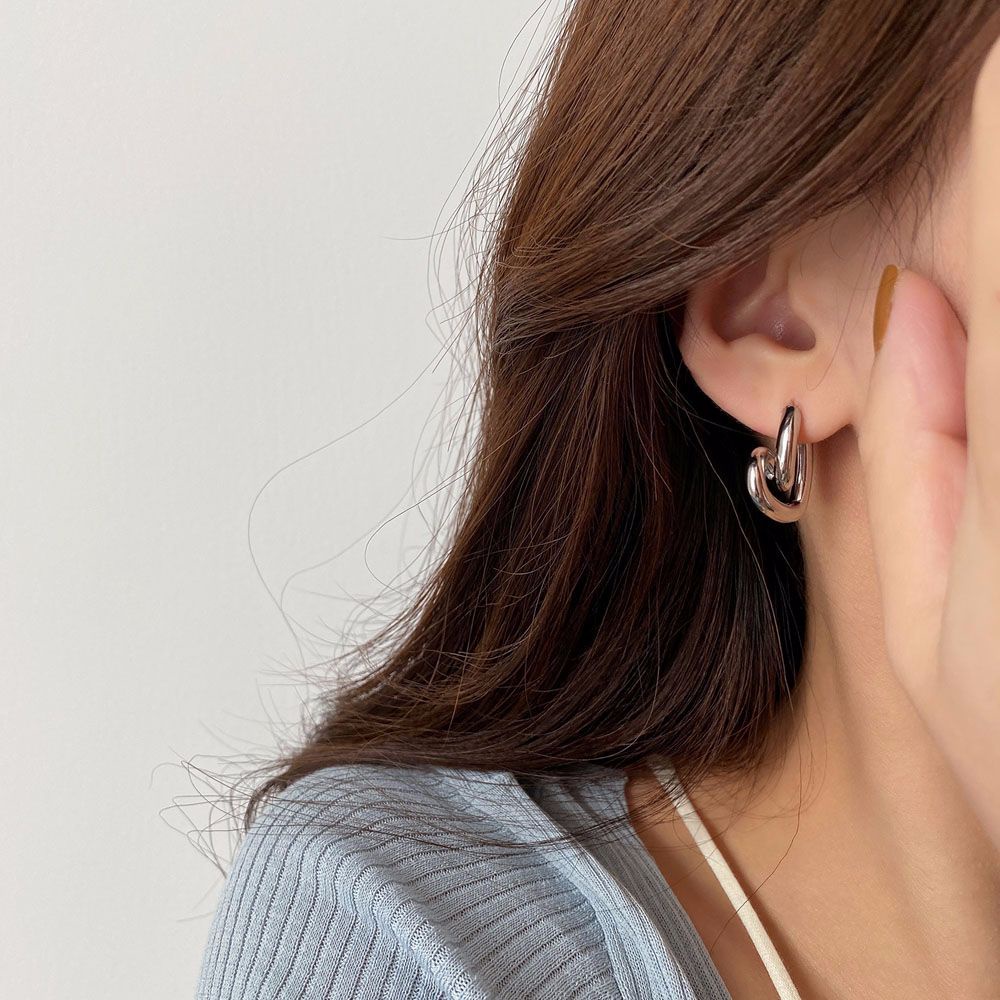 Khuyên Tai Hình Trái Tim Màu Bạc Thời Trang Cho Nữ
