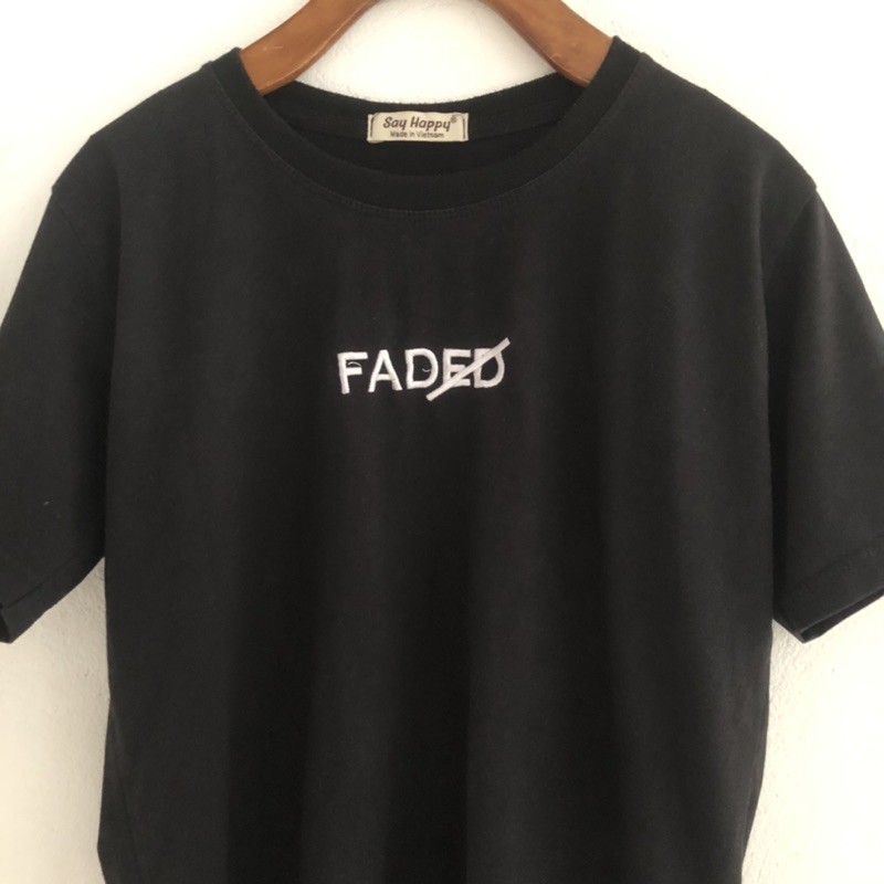 Áo phông chữ thêu