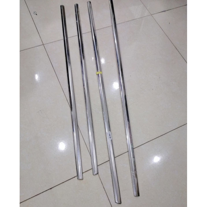 Nẹp inox chân kính Toyota Innova 2007-2015