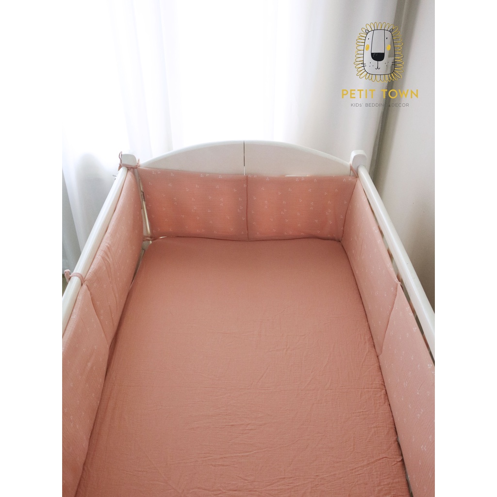 Quây cũi xô muslin chần bông màu hồng cho bé gái Petit Town