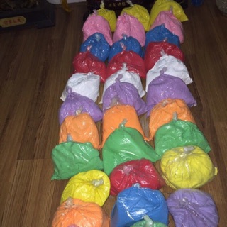 Bột màu ném kỷ yếu