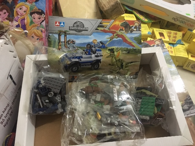 LEGO KHỦNG LONG và SỬA CHỮA NHÀ MÁY BÁNH KẸO
