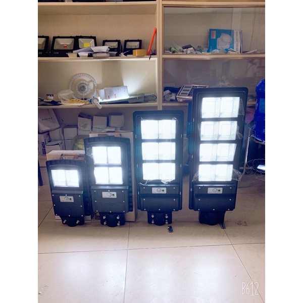 Đèn đường năng lượng mặt trời trang trí sân vườn HAPOVA BELIC 3015 công suất 150W