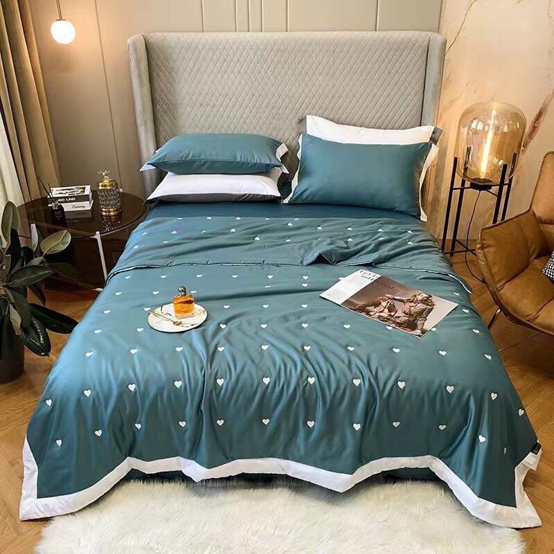 Chăn hè lụa thêu trái tim 2mx2m3 MỚI