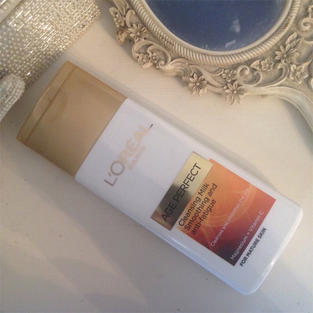 Sữa tẩy trang L'oréal Paris Age Perfect Cleasing 200ml
