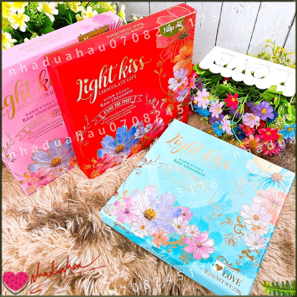 Hot Valentine - Một hộp sô cô la tình nhân Light Kiss nguyên chất Yaruna Hongkong hộp 220gam 3 màu kèm túi xách