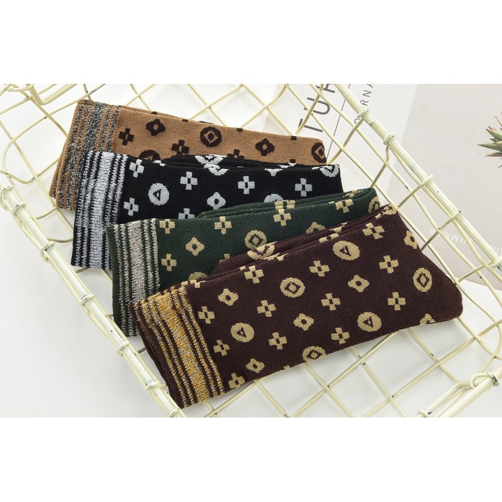 Vớ Tất Họa Tiết cổ cao Nam Nữ phong cách trẻ trung, năng động.