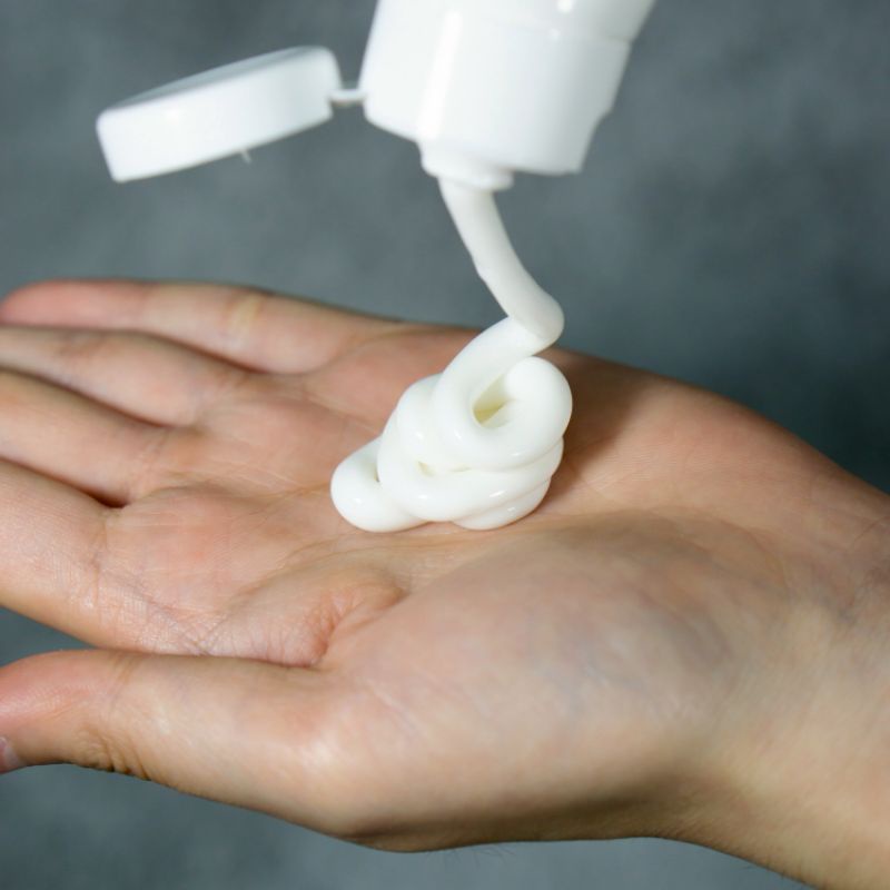 Kem giảm thâm dành cho vùng bikini, nách, khủyu tay, đầu gối Hebe 35g Neo Curma