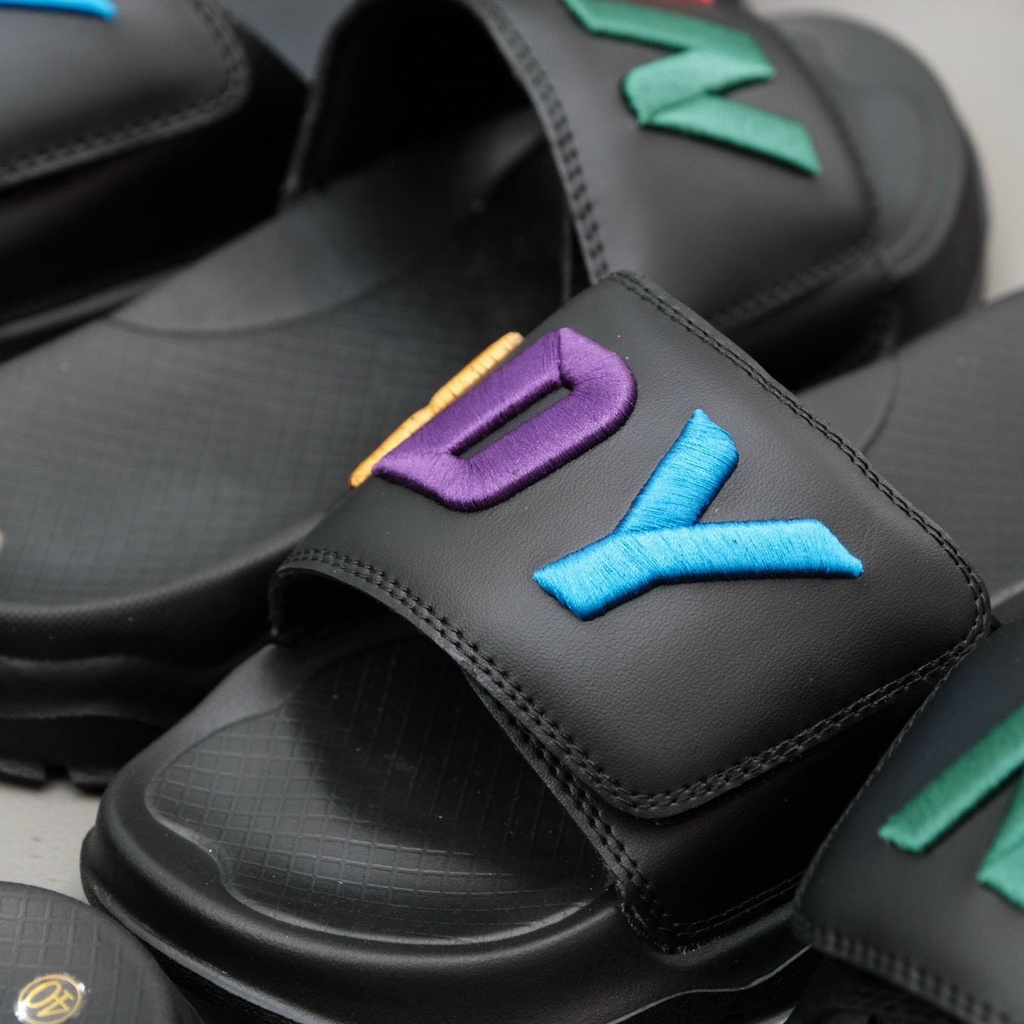 Dép NERDY - Đen Thêu Chữ Rainbow