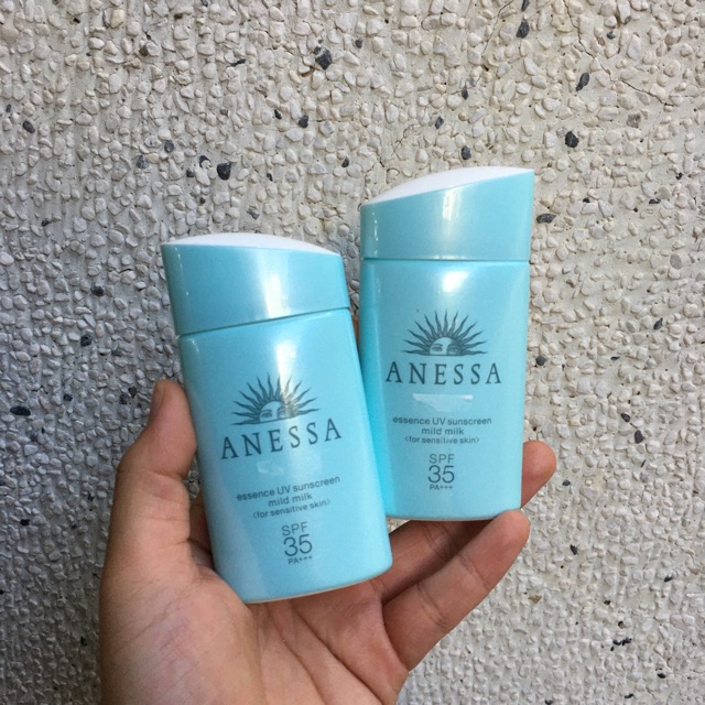 Sữa chống nắng Anessa