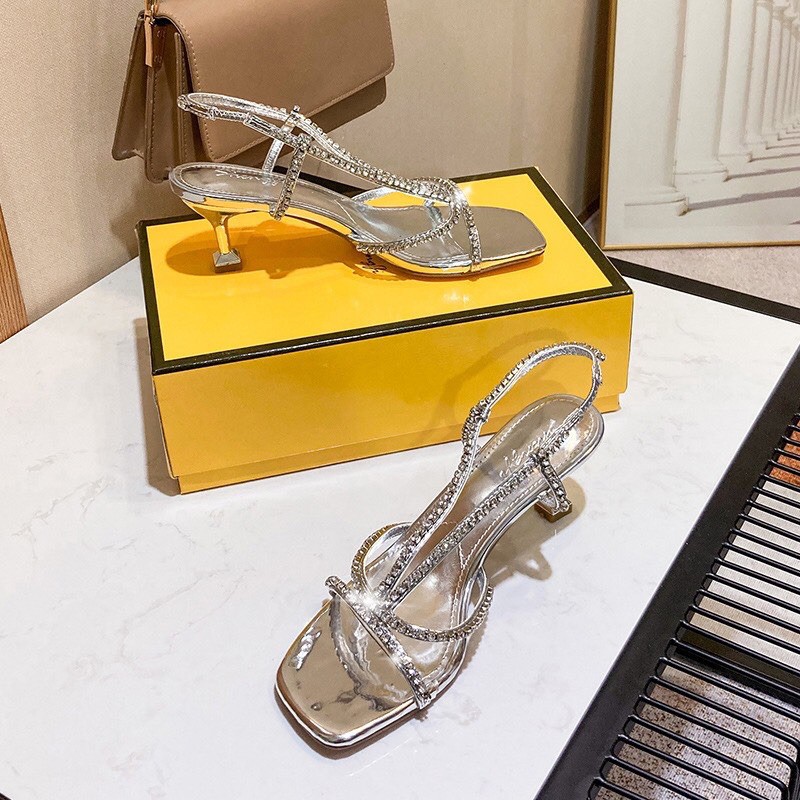 Sandal dây đá miumiu đá sáng