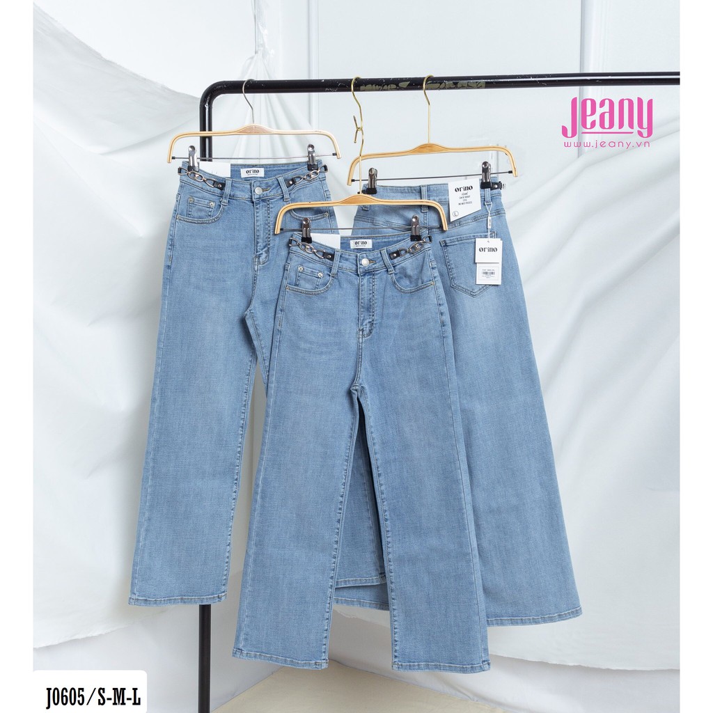 Quần Jean Nữ Ống Suông Màu Xanh Nhạt Trơn Kết Hợp 2 Dây Xích Ngang Eo J0605 - Jeany