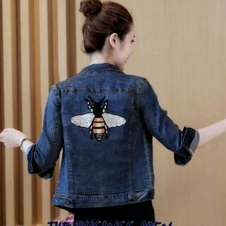 Áo khoác jeans thêu hình con ong
