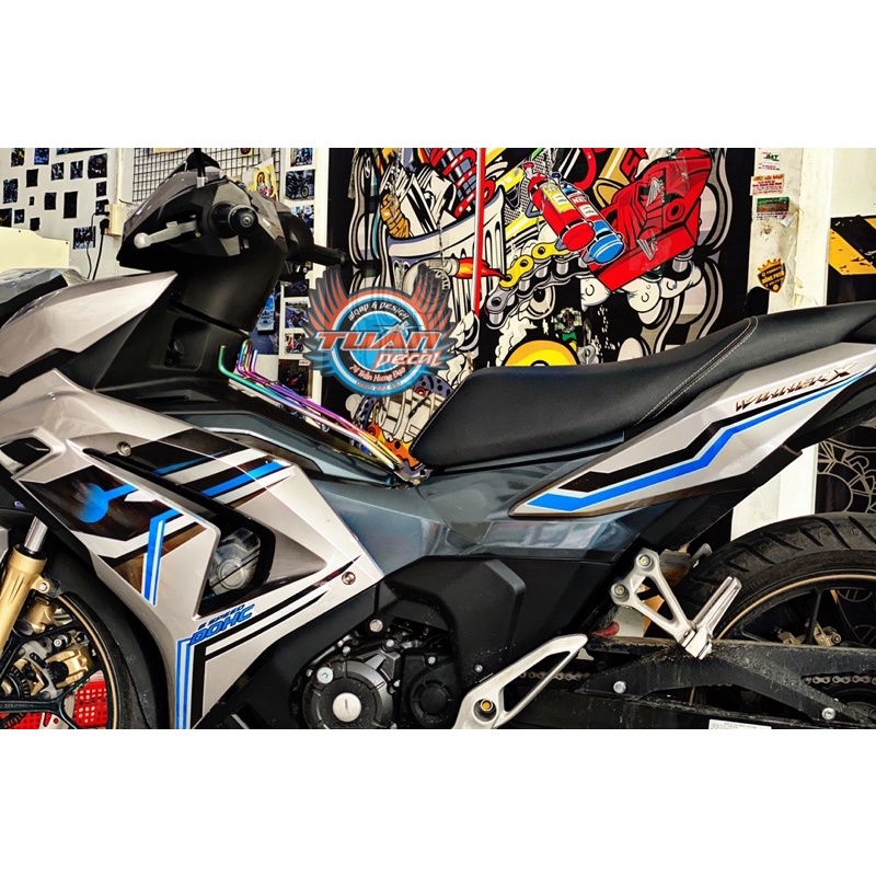 Tem xe Winner v3 màu bạc