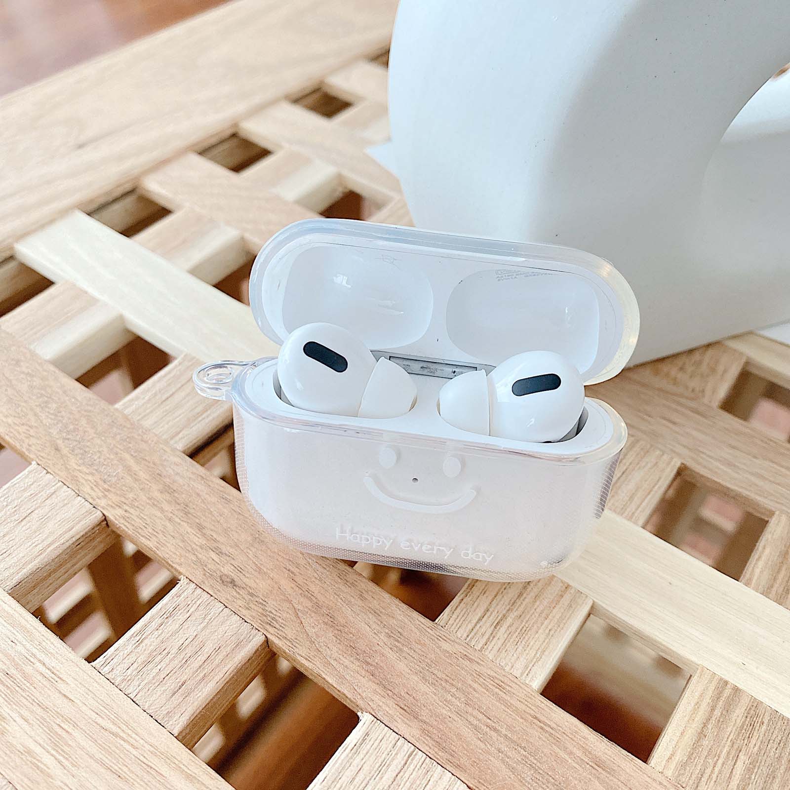 Hộp đựng tai nghe bluetooth bằng nhựa trong suốt họa tiết ký tự cho Apple Airpods 2 | BigBuy360 - bigbuy360.vn