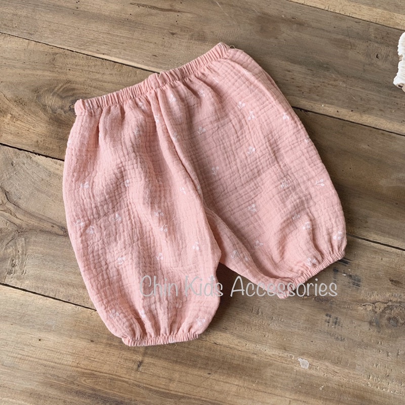 Quần bom vải xô muslin hai lớp mềm mại cho bé