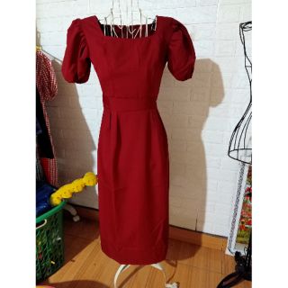 Đầm hót cổ vuông