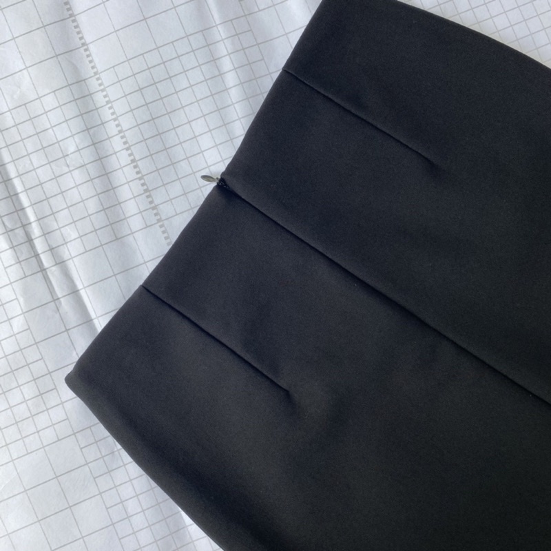 Chân váy công sở ôm HATOP xẻ sau vải thun co giãn 4 chiều loại 1 màu đen có 1 túi bên trong CVOD017