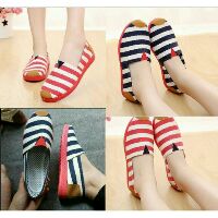 Giày slip on kẻ sọc