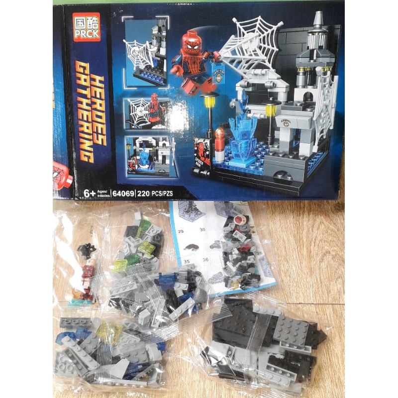 Lắp ráp 1 hộp Lego-Lâu đài Siêu Anh Hùng có nhiều chi tiết bằng nhựa rất đẹp
