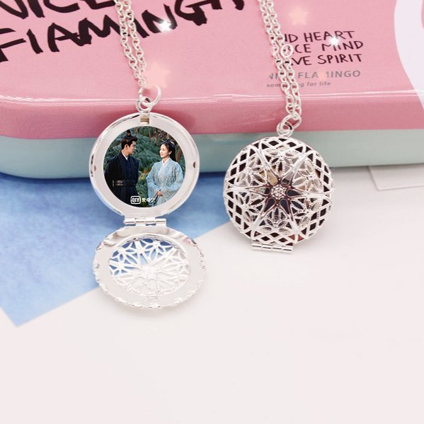 (80k) Vòng cổ IN HÌNH Châu sinh như cố Bạch Lộc Nhậm Gia Luân phim hoa ngữ đóng nắp kim loại xinh xắn