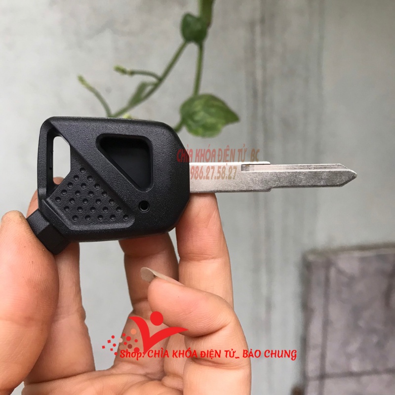 Vỏ chìa khóa xe máy điều khiển tìm xe Honda airblade, sh có ba viên từ và nắp đậy từ đi kèm