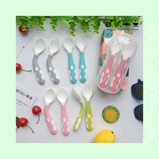 Bộ muỗng nĩa uốn dẻo hỗ trợ cho bé tập ăn