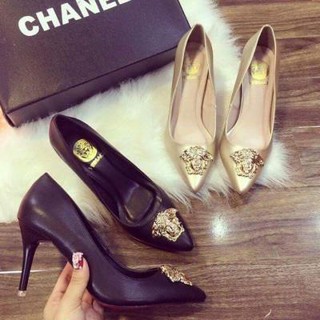 Giày cao gót búp bê da mờ khóa vàng Versace 7p