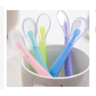 Thìa ăn dặm silicon cho bé
