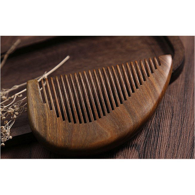 Lược gỗ đàn hương chải tóc chống tĩnh điện hình trái tim LU3