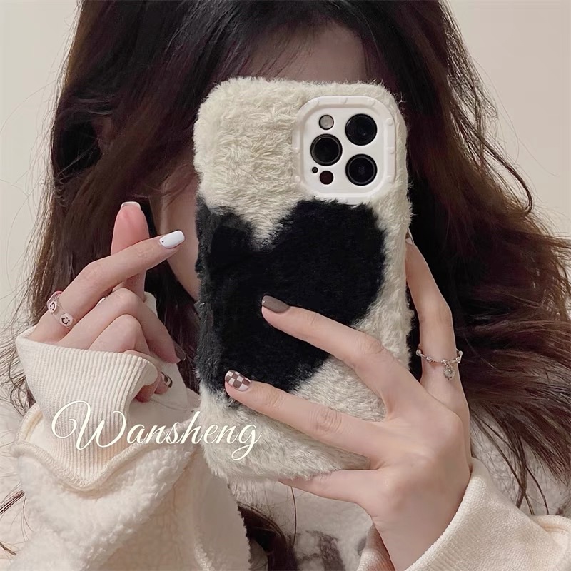 Ốp lông màu trắng tim đen sẵn ip12pro