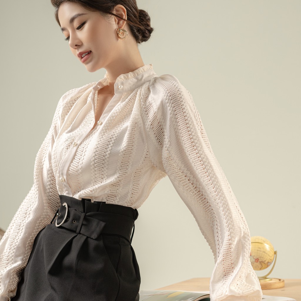 Sơ mi thô ren hoạ tiết 1 màu trắng Aholic SM426