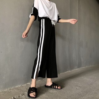 Quần Đen Ống Rộng Xẻ Tà