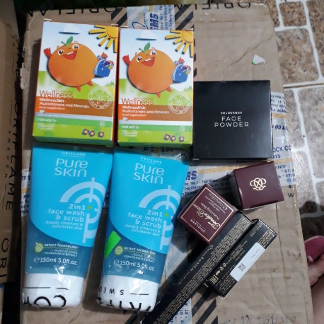 1 tip gót chân và 165k ( cho khách xem hàng)