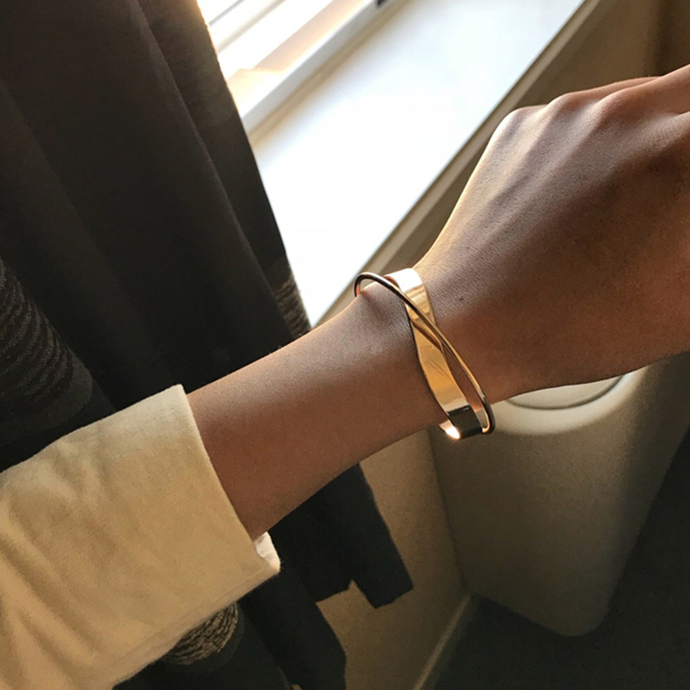 Vòng tay kim loại hai lớp thiết kế đơn giản thời trang