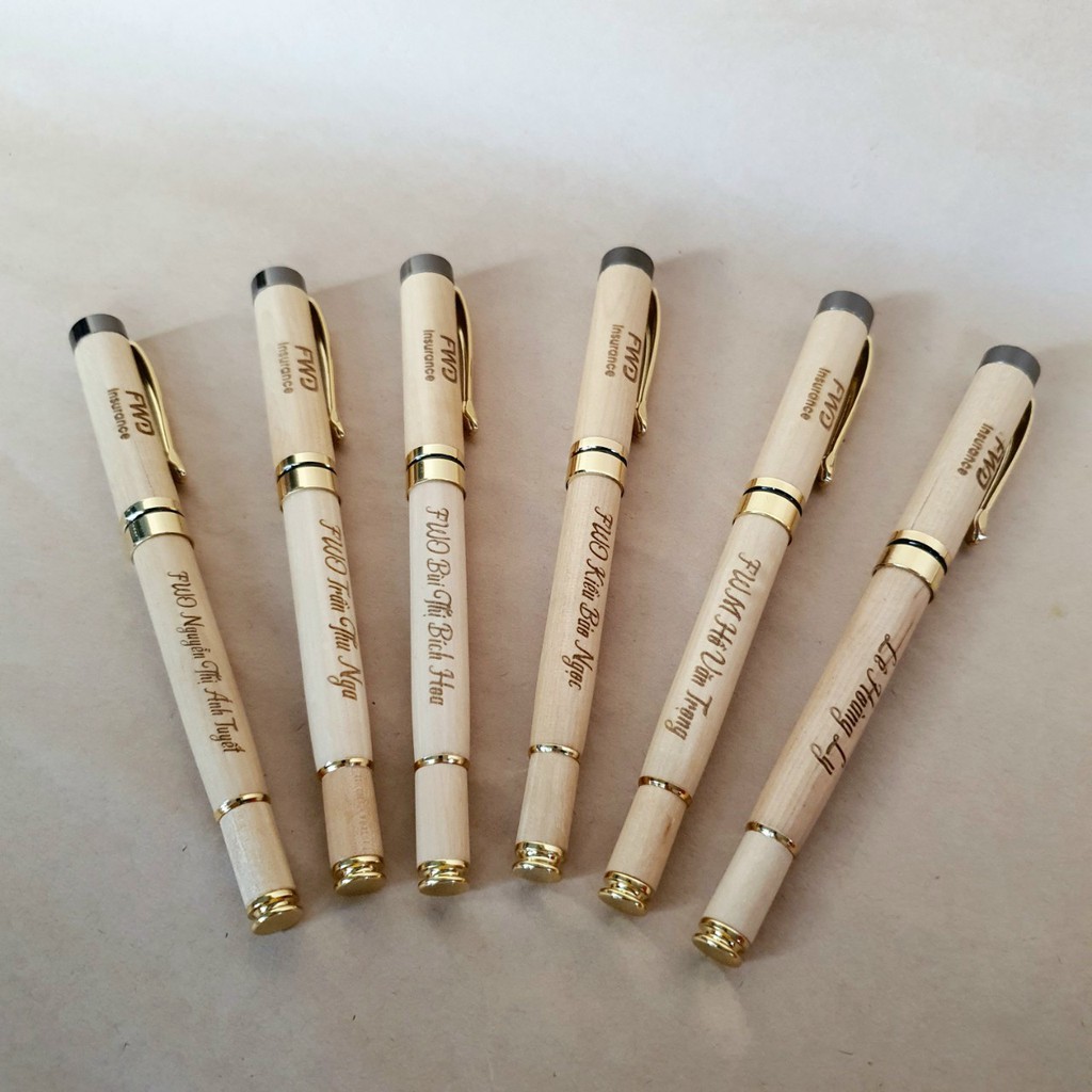 Bút gỗ khắc tên, logo theo yêu cầu, lên file thiết kế miễn phí